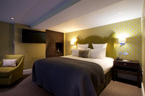 54 Queen's Gate Hotel - image 4