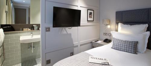 54 Queen's Gate Hotel - image 10