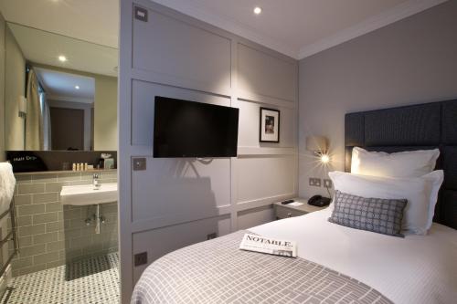 54 Queen's Gate Hotel - image 6