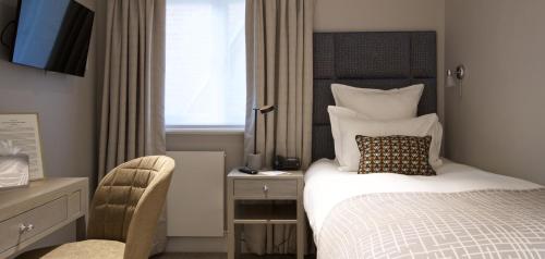 54 Queen's Gate Hotel - image 3