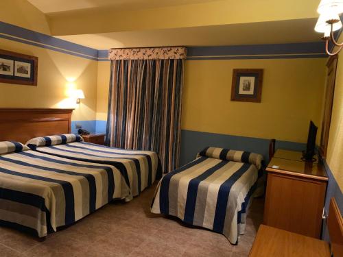 3 twin beds