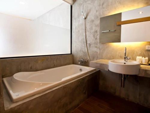 room detail thumbnail 2