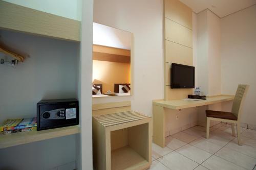Hotel 88 Mangga Besar VIII by WH - Tap to explore photos
