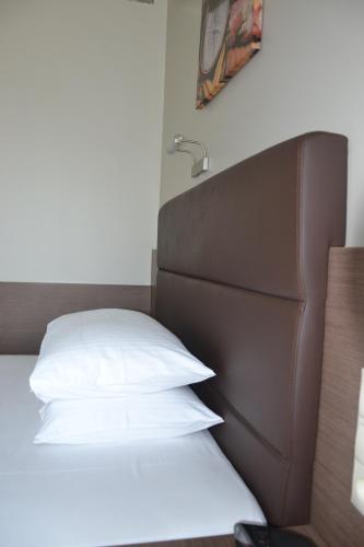 Hotel Pod Dębem - image 7