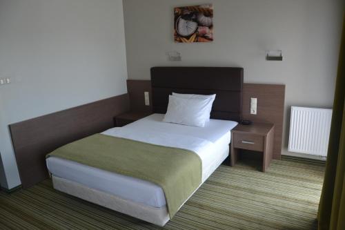 Hotel Pod Dębem - image 5