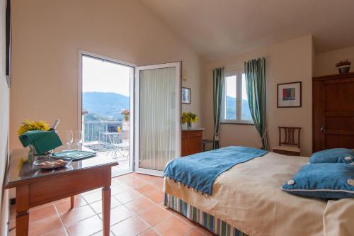 Double Room with Balcony and Sea View