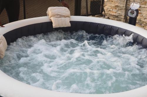 Hot tub, Hôtel Résidence la Falaise in Douala