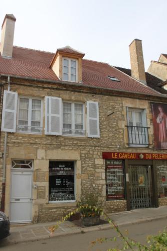 Sissepääs, Cellier de l'abbaye - L'Ermitage in Vezelay