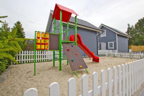 2 bedrooms, 5 beds