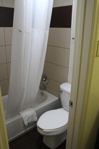 Days Inn by Wyndham Birmingham/West