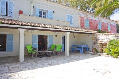  Yannys beach house in Kassiopi