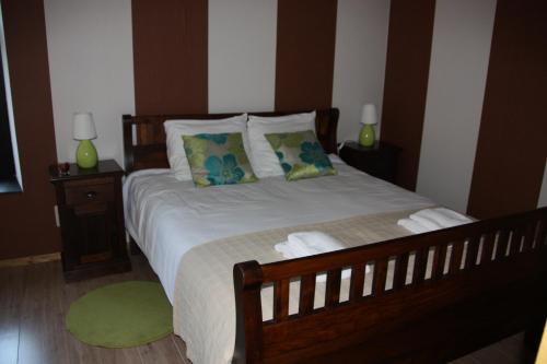 1 queen bed, 2 twin beds