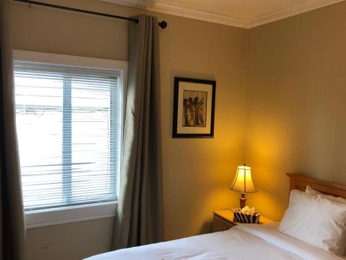 Cozy Bedrooms Guest House Located in Oakridge, Cozy Bedrooms Guest House is a perfect starting point from which to explore Vancouver (BC). Offering a variety of facilities and services, the property provides all you need for a