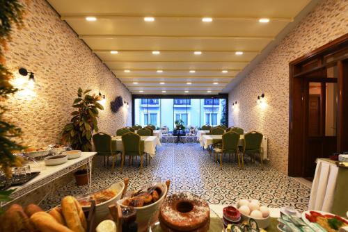 Elyka Hotel - image 2