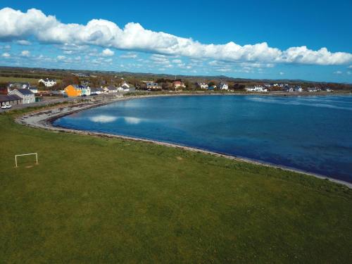 Viesnīcas āriene, Bay View in Killough