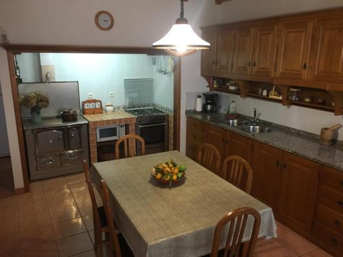 ห้องครัว, Casa Do Avo Faidoca # PICO HOLIDAY RENTALS in กาลเยตา เด เนสกิม