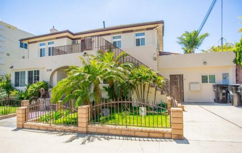 Mayor's Manor; Historic Downtown Mansion - image 2