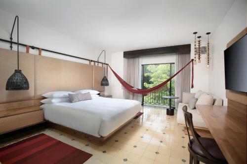 1 queen bed, 1 sofa bed