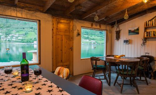 บริการและสิ่งอำนวยความสะดวก, Nesset Fjordcamping in โอลเดน