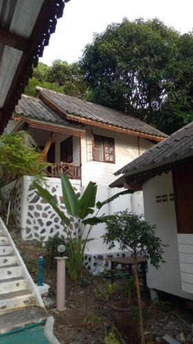 Bungalow (1 Adult) image 10