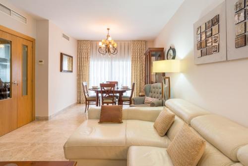Keywise Perfect location next to María Zambrano STATION, central , beach ,pool and free Parking, Málaga (fotografie 2)