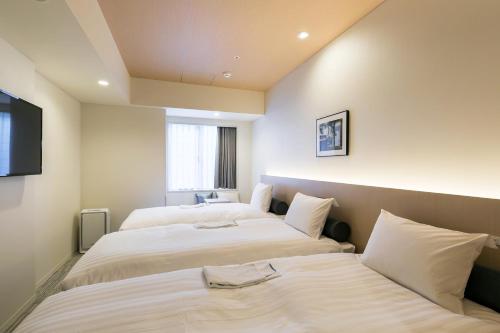 Comfort Twin Room with Extra Bed - Non Smoking image 1