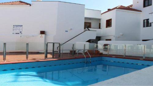 Cheap and Clean, Pool, Beach, WiFi, Quite, Tenerife