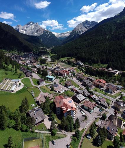 Hotel Cesa Tyrol - main image