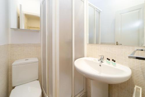 Apartamentos Gran Via - image 2
