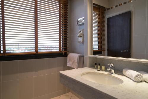 Hotel The Originals Boutique Rueil Sur Seine - image 10