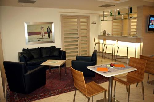 Паб/Коктейль-бар, Hotel Villa Cibele in Катанія