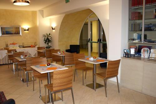 Ресторан, Hotel Villa Cibele in Катанія