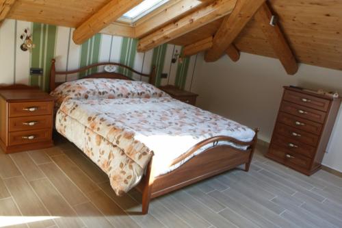 1 queen bed, 2 twin beds