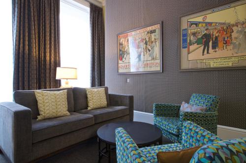 54 Queen's Gate Hotel - main image