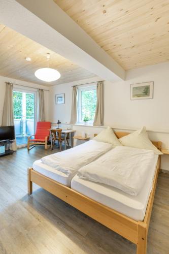 2 twin beds
