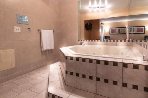 Hot tub, Master Suites Hotel in Waldorf (MD)