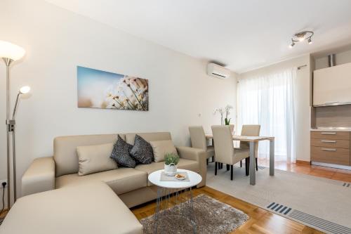 One-Bedroom Apartment with Balcony (4 Adults)