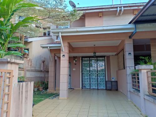 B&B Tanjong Malim - Muslim Dinaim Homestay - Bed and Breakfast Tanjong Malim