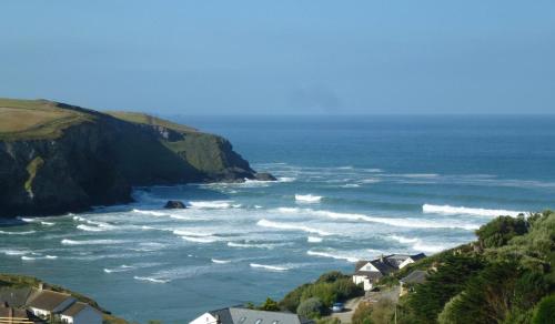 Thorncliff Apartment 1, Mawgan Porth, Cornwall