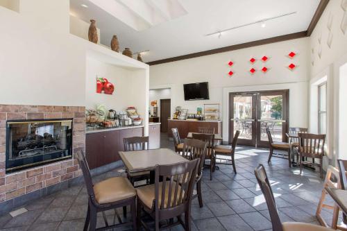 Quality Inn Palm Springs Downtown - image 4