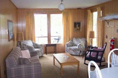 2 bedrooms, 4 beds