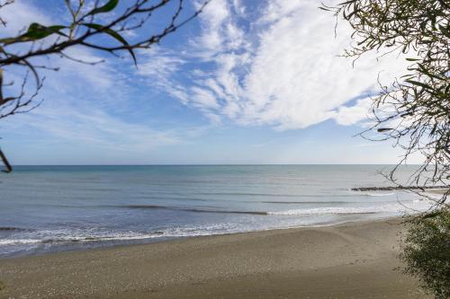 Faros BeachFront Villa 4