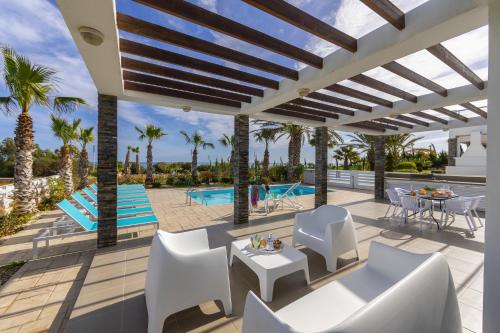 Faros BeachFront Villa - image 9