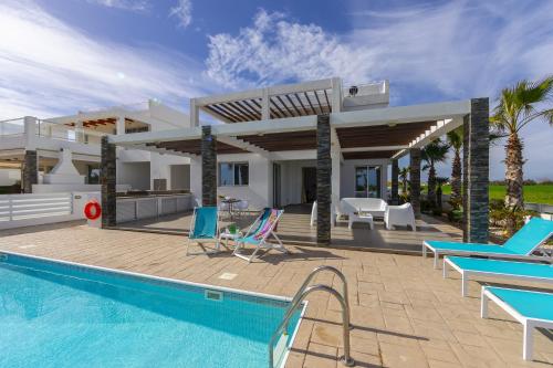 Faros BeachFront Villa - image 2