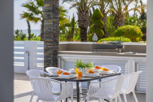 Faros BeachFront Villa - image 13