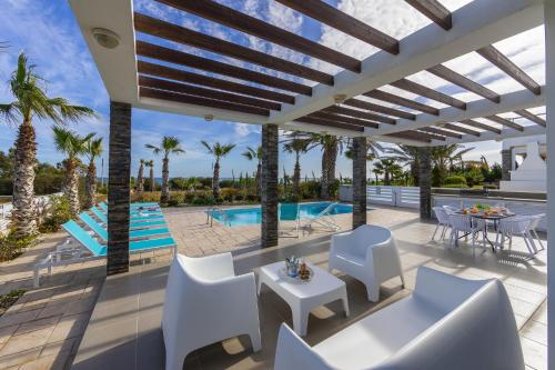 Faros BeachFront Villa - image 12