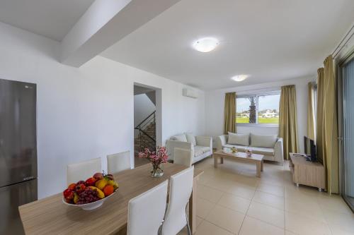 Faros BeachFront Villa - image 7