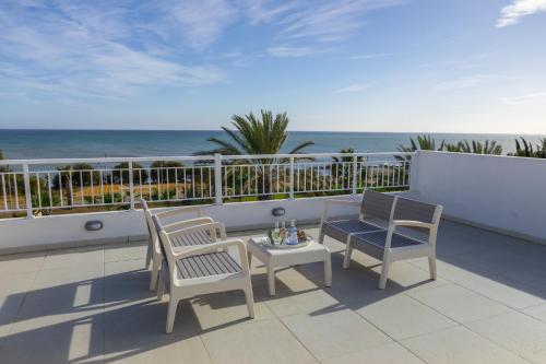 Faros BeachFront Villa - image 5