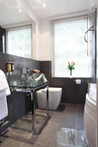 Best Western Henbury Lodge Hotel Best Western Henbury Lodge Hotel is perfectly located for both business and leisure guests in Bristol. Offering a variety of facilities and services, the hotel provides all you need for a good nights