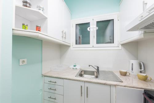 Athens Boutique Apartment by Cloudkeys - image 2